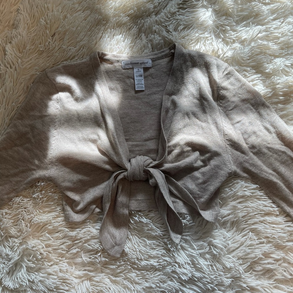 Front tie top